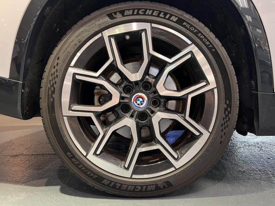 iX1 xDrive30 xLine - Image 11